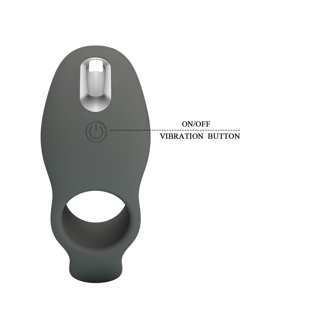 anello fallico vibrante in silicone morbido nero con ampia superficie di stimolazione clitoridea sette modalita e funzione memory Cumylus Pulse Shape inquadratura ambientata nella stanza