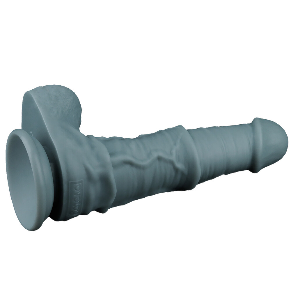 vibratore realistico a doppio strato in silicone morbido color carne con movimento di spinta assiale e telecomando wireless Nature Layer Essence inquadratura ambientata nella stanza
